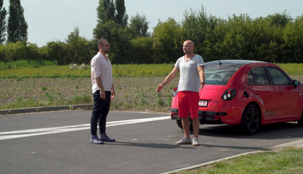 Trzy mosty, jedna droga, dwóch łowców absurdów